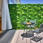 Est Grand Savoy Hotel