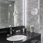 Est Grand Savoy Hotel 4*