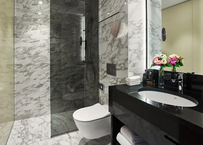 Est Grand Savoy 4* بودابست