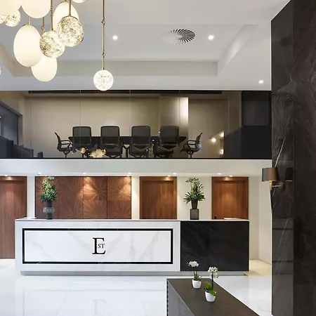 Est Grand Savoy Hotel 4*