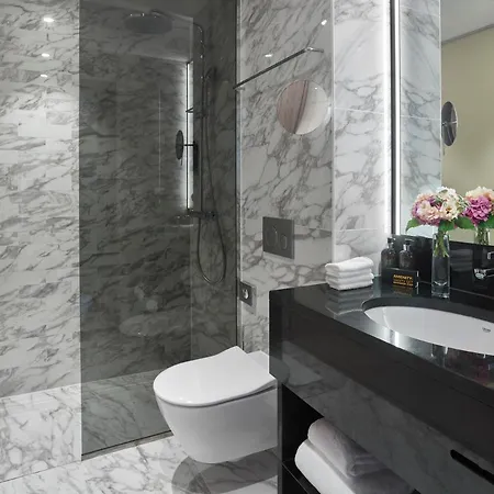 Est Grand Savoy Hotel