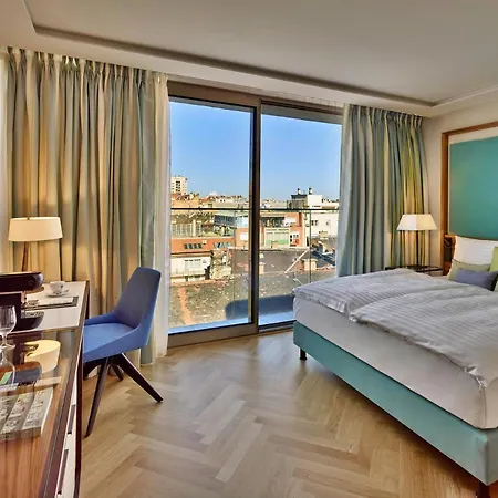 Est Grand Savoy Hotel