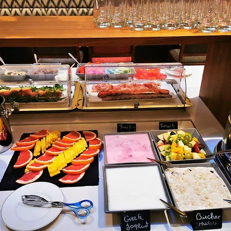 Est Grand Savoy Hotel 4*