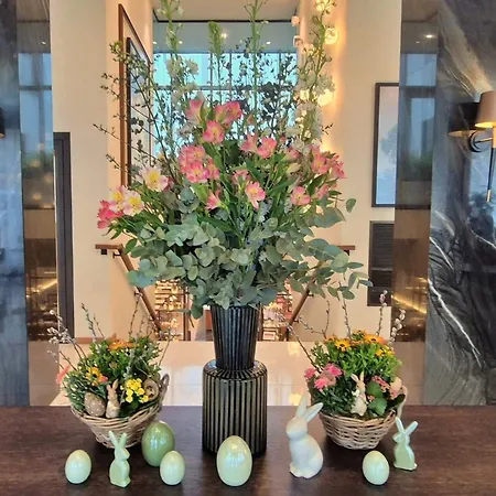 Est Grand Savoy Hotel