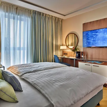 Hotel Est Grand Savoy