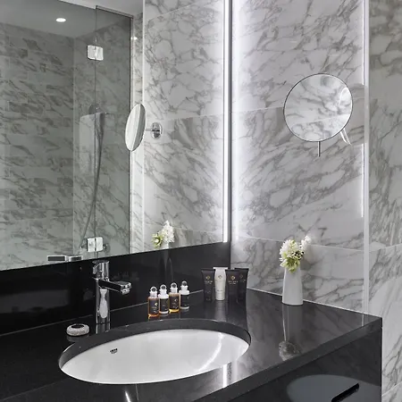 Est Grand Savoy Hotel 4*