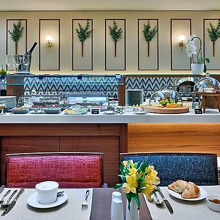 Hotel Est Grand Savoy