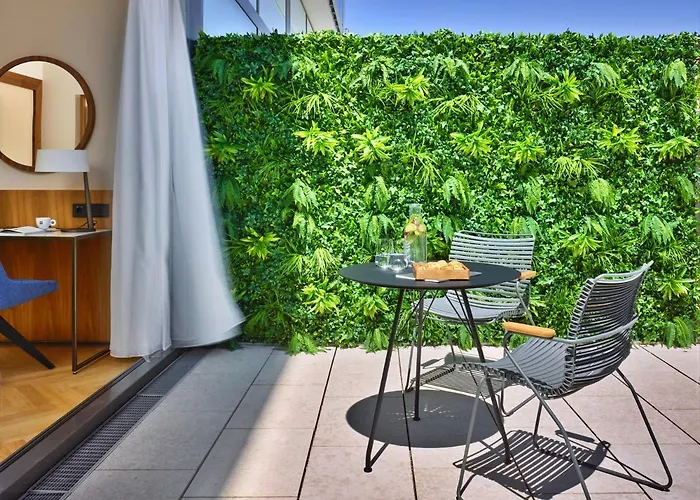 Est Grand Savoy Hotel