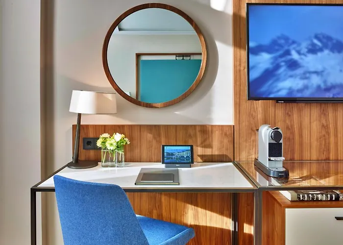 Hotel Est Grand Savoy