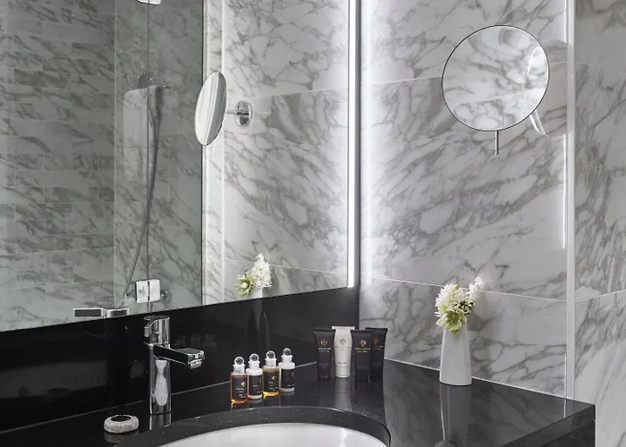 Est Grand Savoy Hotel 4*