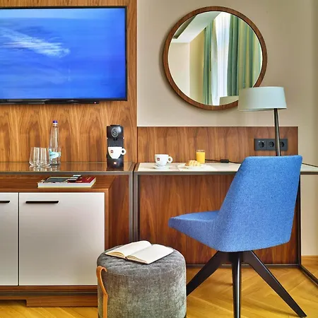 Est Grand Savoy Hotel