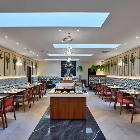 Est Grand Savoy Hotel